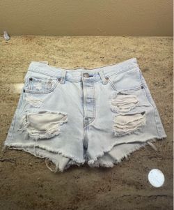 Women’s Levi's Light Wash Distressed Denim Shorts Size W29