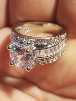 Gorgeous Women's wedding engagement round cut halo style 3.28 CTTW size 5.75