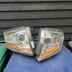 Cadillac 2008 CTS Headlights 