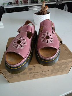 Dr. Martens pink sandals sz. 6 women
