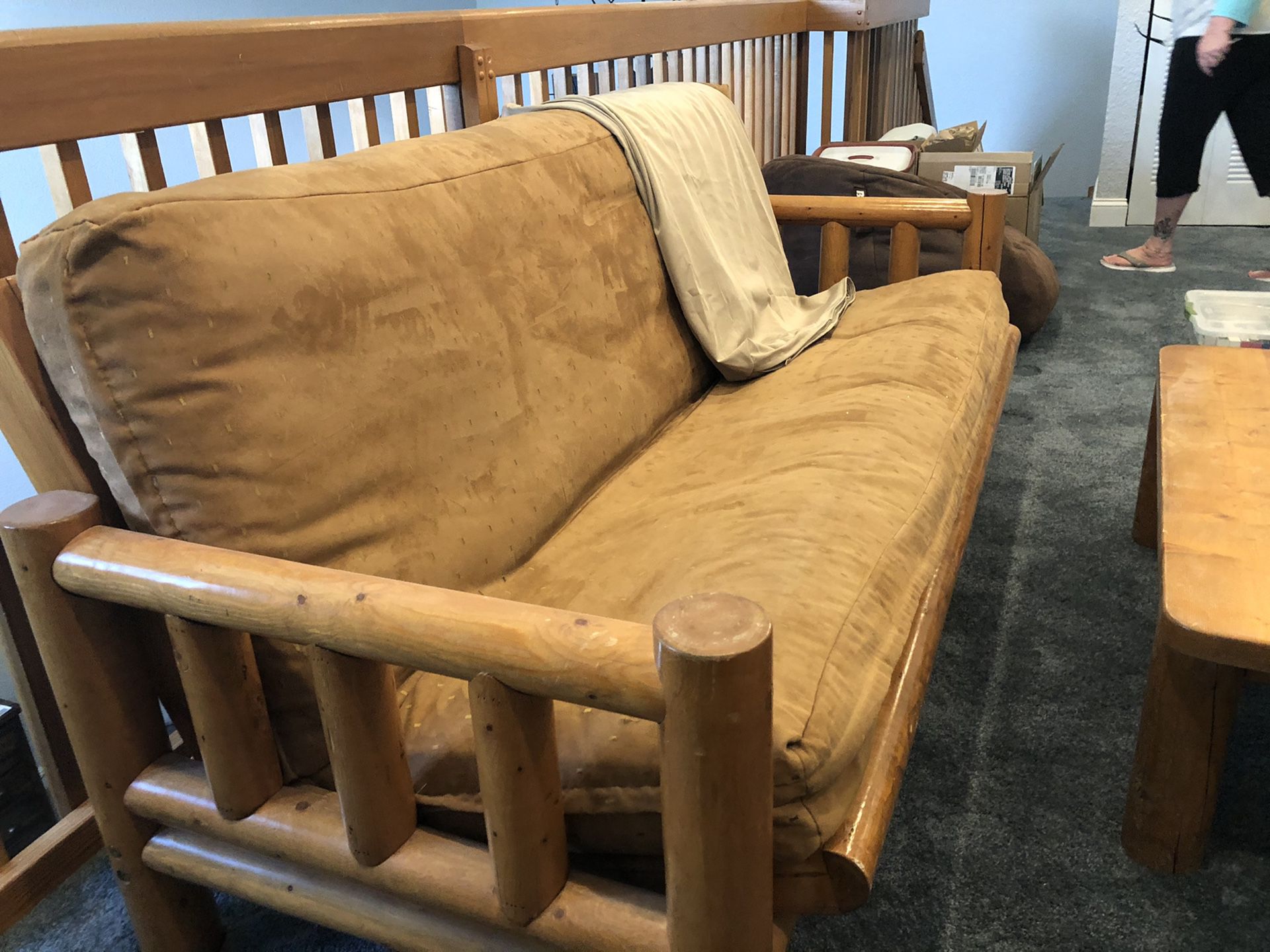Solid pine futon with table