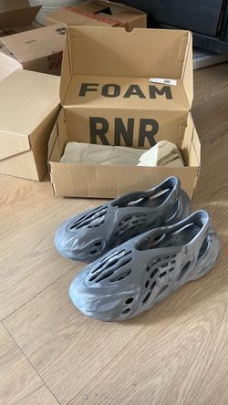 Yeezy foam RNR size 10