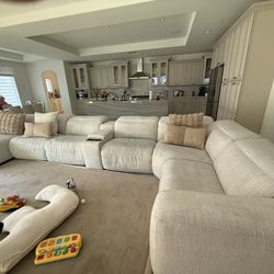 Living Spaces Sectional 6 Seater Reclining Couch