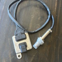 Box Nitrogen Oxide Sensor Silverado Sierra