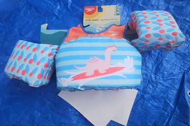 2 Different Desing Of Life Vest For Kids