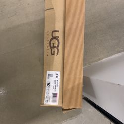Ugg’s sparkle Size 10
