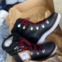 Roxy Alpine boots brand new, never worn