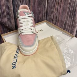 Sale!!! Sneakers Size 10/10.5 US Men Available $175