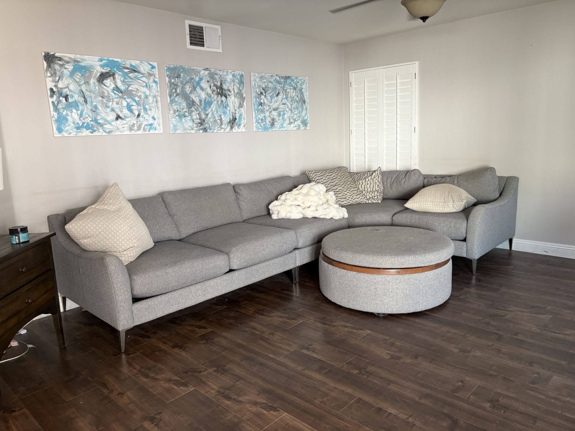 MUST GO!! Modular Sectional With Ottoman 