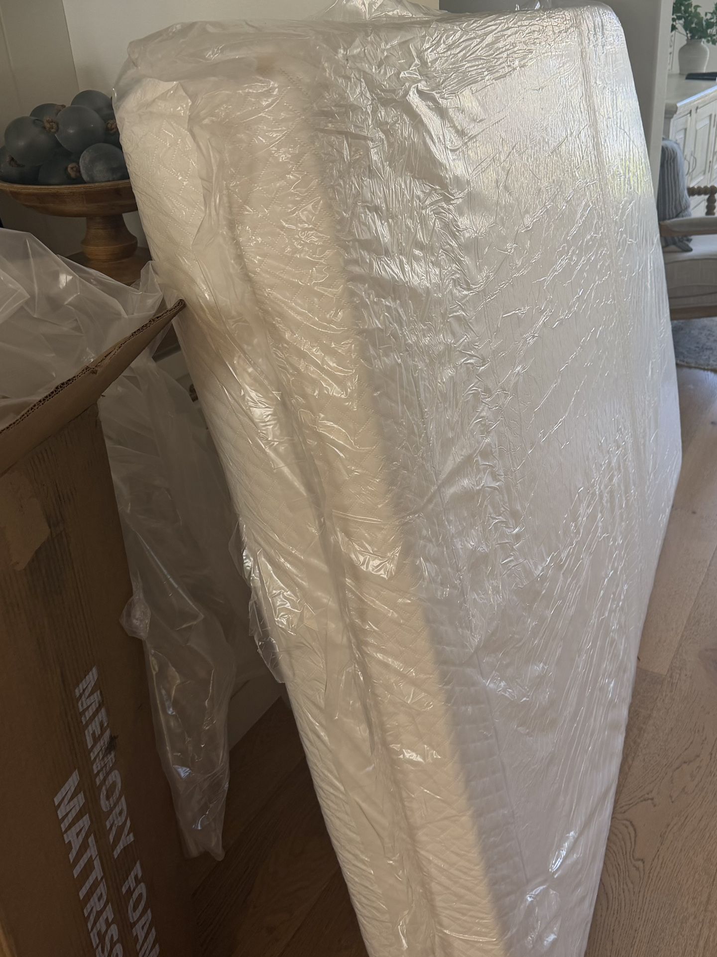 Brand New! Still In Packaging Mattress. Full/Double 10” memory Foam Mattress