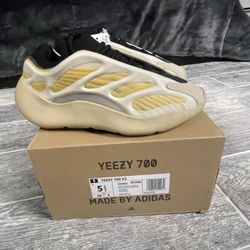 Yeezy 700 Safflower