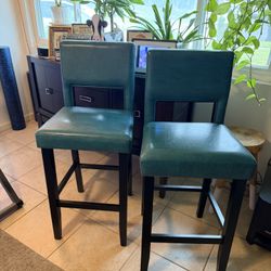 Almost New Set Of 2 Barstools 