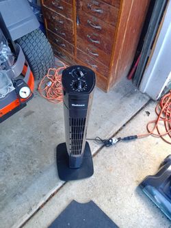 H o l m e s / 3 speed fan model number (contact info removed)8 31 in tall