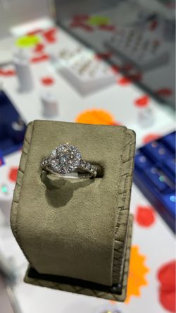 Ladies diamond ring