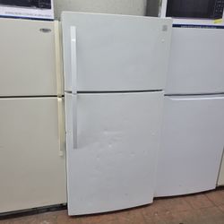 Kenmore White Refrigerator  33 Incg