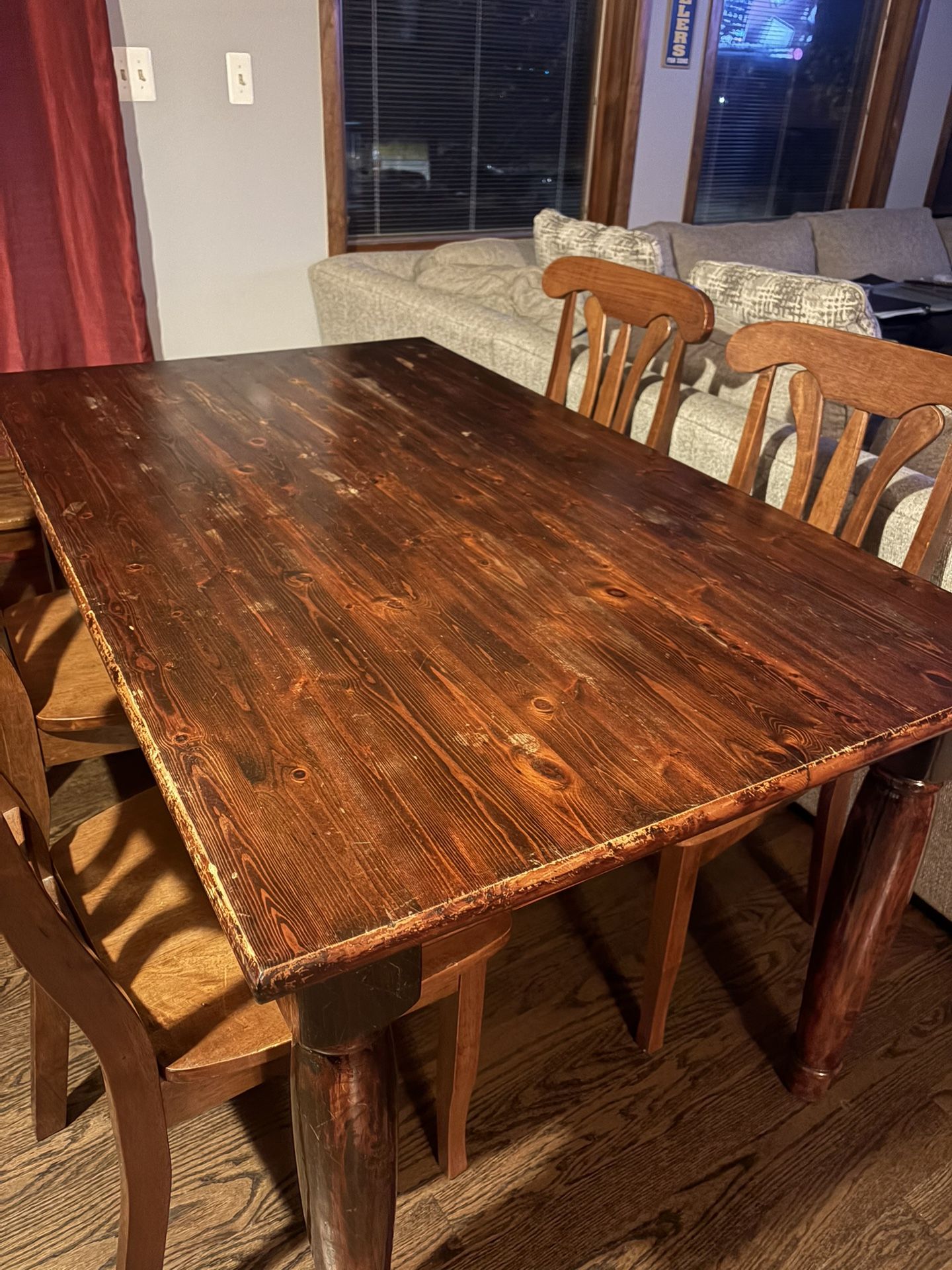 ***KitcheN Table W/ 4 Chairs & BeNCH***