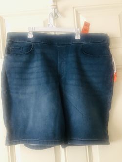 DKNY LADIES SHORTS