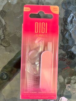 Brand new pack of DIGI by Glamnetic press on nails