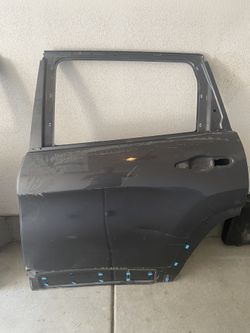 2019 Cherokee Latitude Left Rear Door (shell)