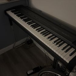 Roland EP7 Keyboard & stand