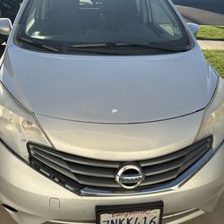 2015 Nissan versa hatchback