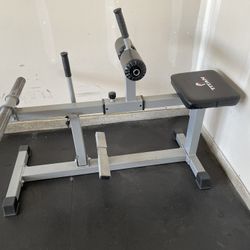 Titan Fitness - Calf Raise Machine