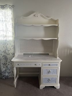 Make Up Table With Hutch Shelf And LED Lights Installed