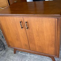 Gorgeous Mid Century  Stand 