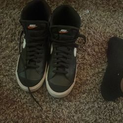 Nike Shoes      7 zize.           105&