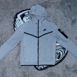 Men’s Nike Tech Fleece Tracksuit Size Medium