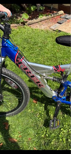 TREK Y26 MOUNTAIN BIKE