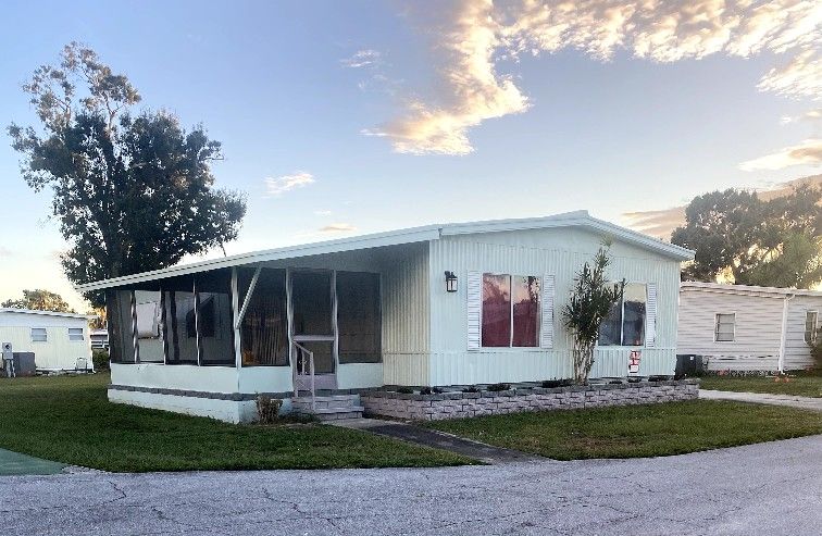 BEST VALUE double- wide renovated home in The Winds of St Armands adult MHP. OWNER FINANCING OPTION