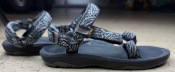Teva Sandals woman’s 6