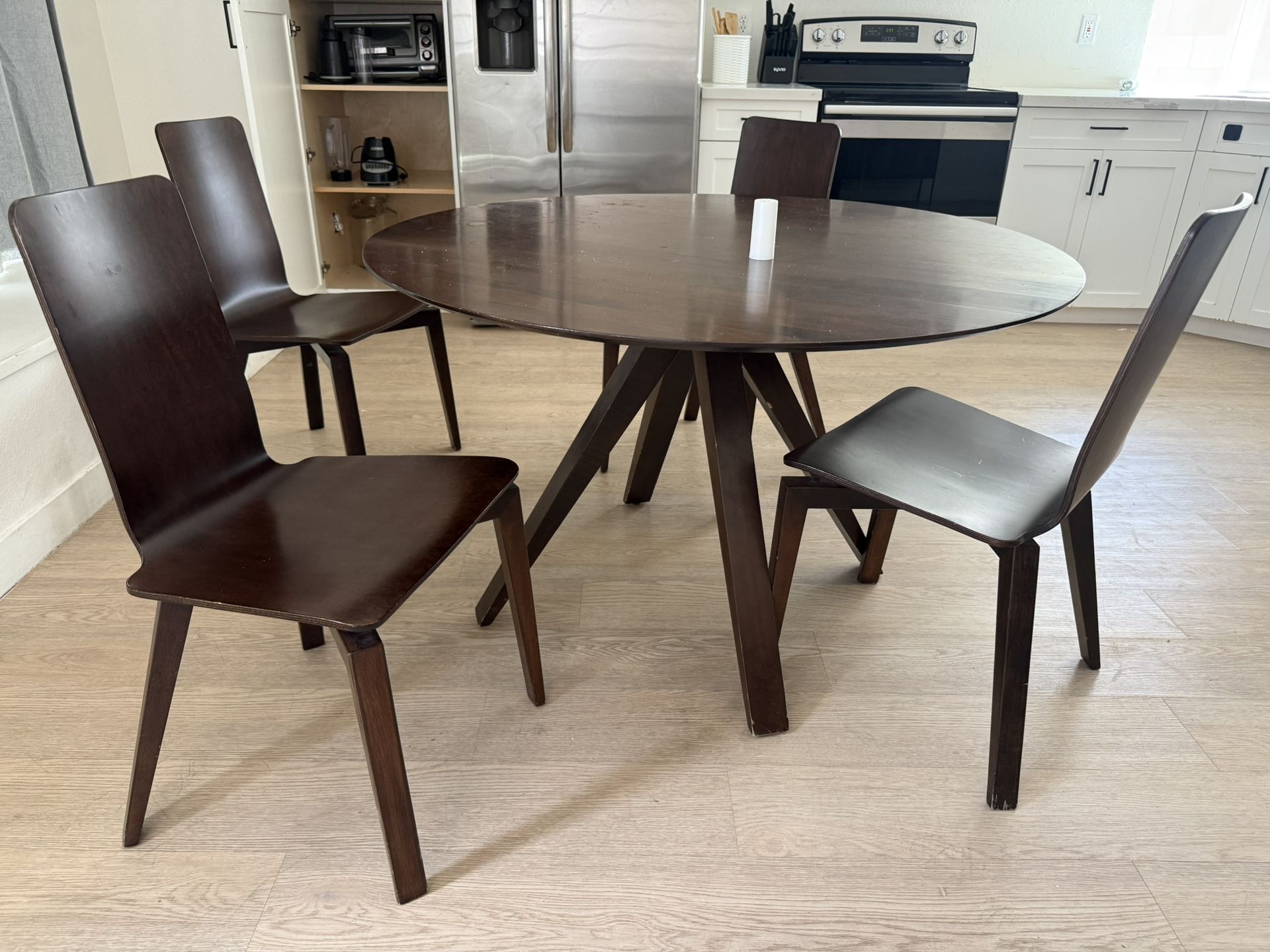 Wood Circle Dining Table 48in Diameter With Chairs