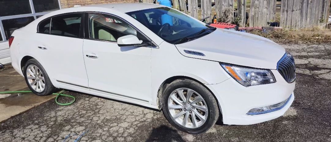 2015 Buick Lacross Clean !! Great Buy !!