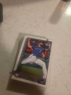 Lot of 17 randomly selected baseball cards
