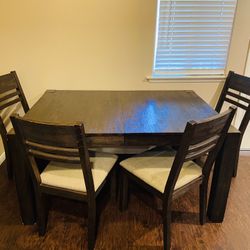 Jeromes Dinning Table And Chairs