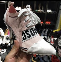 Sneaker heels pink shoe lace