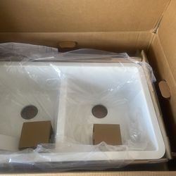 Karran Quartz White 32 in. 50/50 Double Bowl Composite Undermount Kitchen Sink 