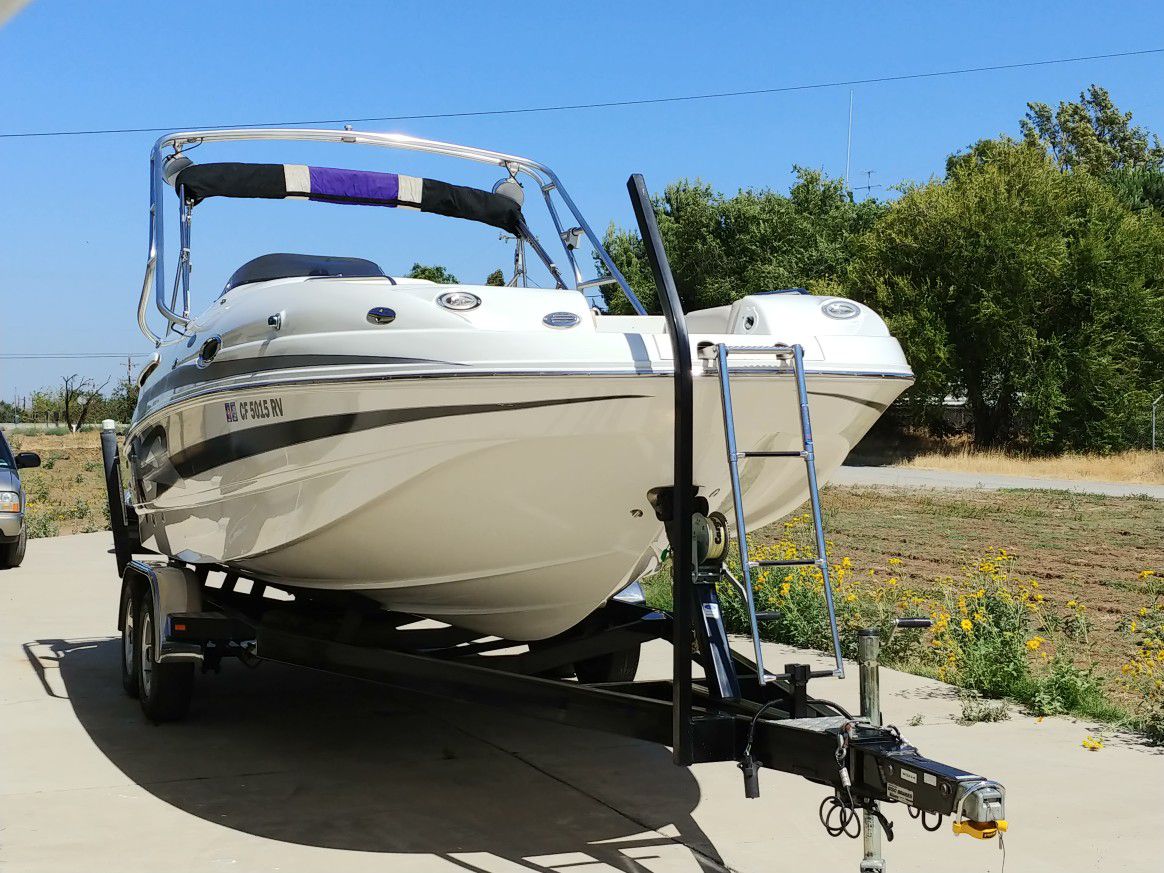 2004 Chaparral 232 Sunesta only 168 hrs