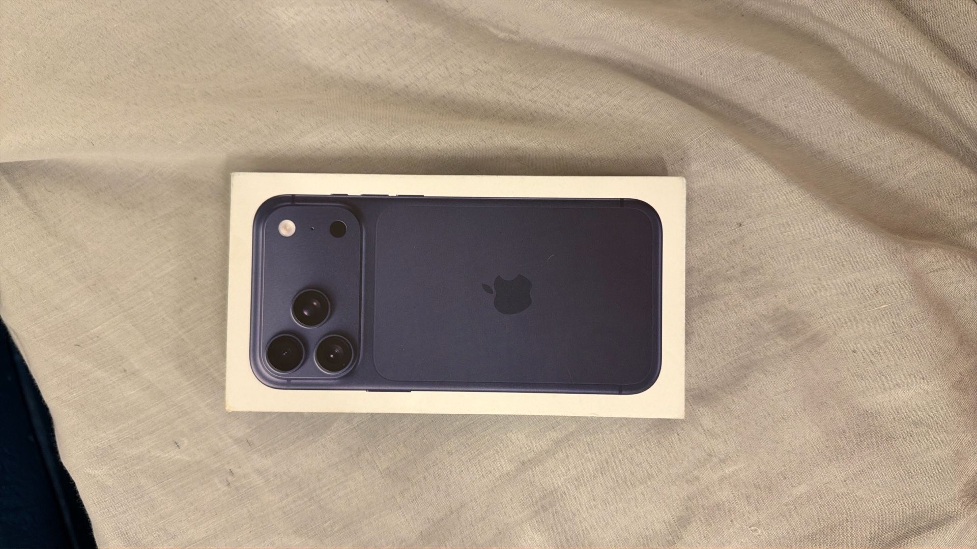 Iphone 17 Pro Max (at&t) !!! READ DESCRIPTION !!!