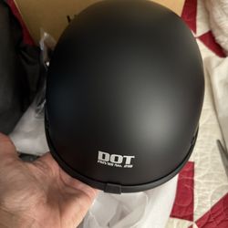 DOT Approved motorcycle/Scooter Helmet. BRAND NEW