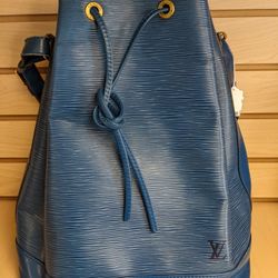 Louis Vuitton Bucket Bag With Wallet 