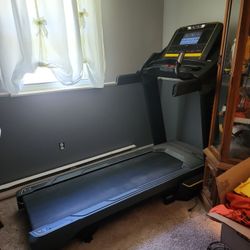 LIVESTRONG TREADMILL