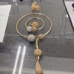 Gold jewelry set