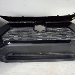 2019 2023 Toyota Rav4 front bumper (12O)