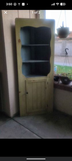 Shabby chic corner shelf