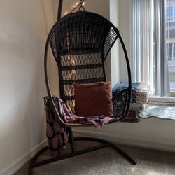 Indoor/ Outdoor Swinging Egg Chair And Stand 