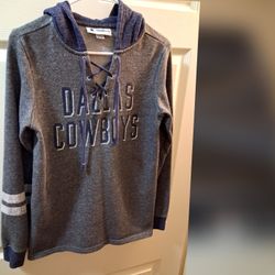 Women's  sweater  clean in great shape