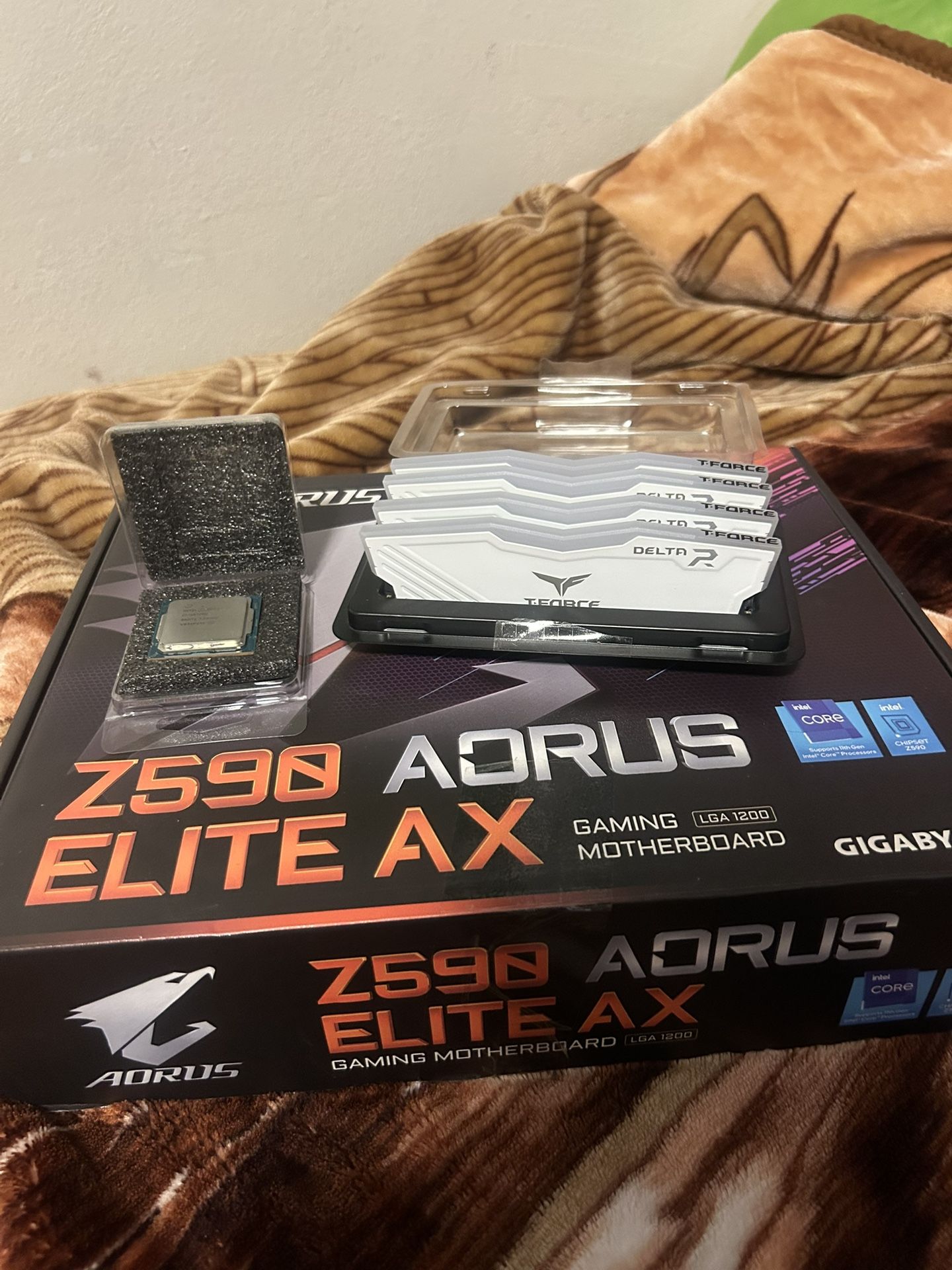 PC BUNDLE: Gigabyte z590 motherboard, i7 Processor, 4 DDR4 Ram, and 3 RGB Fans